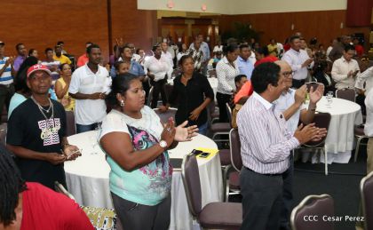 Comandante Daniel Ortega entrega títulos comunitarios a pueblos de la Costa Caribe