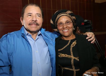 Comandante Daniel Ortega entrega títulos comunitarios a pueblos de la Costa Caribe