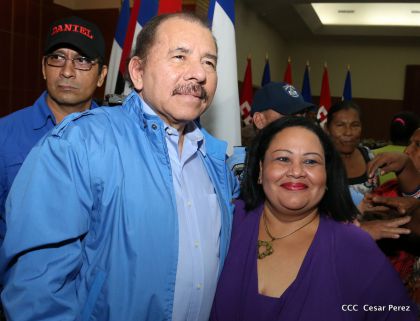 Comandante Daniel Ortega entrega títulos comunitarios a pueblos de la Costa Caribe