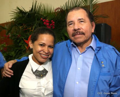 Comandante Daniel Ortega entrega títulos comunitarios a pueblos de la Costa Caribe