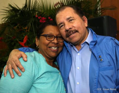 Comandante Daniel Ortega entrega títulos comunitarios a pueblos de la Costa Caribe