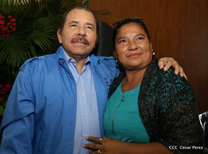 Comandante Daniel Ortega entrega títulos comunitarios a pueblos de la Costa Caribe