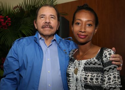Comandante Daniel Ortega entrega títulos comunitarios a pueblos de la Costa Caribe