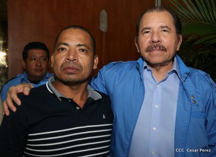 Comandante Daniel Ortega entrega títulos comunitarios a pueblos de la Costa Caribe