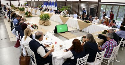 Autoridades nicaragüenses se reúnen con invitados y expertos electorales
