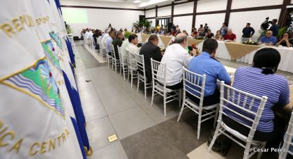 Autoridades nicaragüenses se reúnen con invitados y expertos electorales
