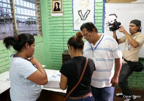 Trasladan material electoral a los centros de votación de todo el país