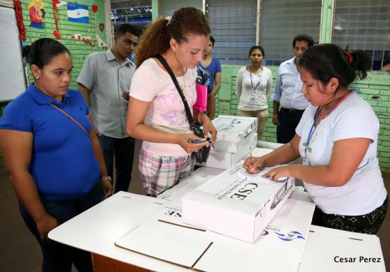 Trasladan material electoral a los centros de votación de todo el país