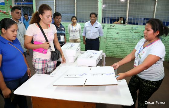 Trasladan material electoral a los centros de votación de todo el país