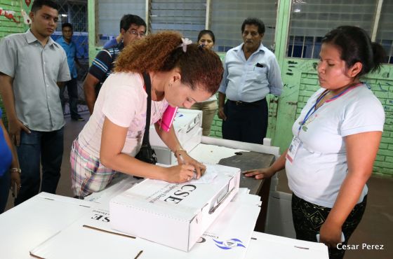 Trasladan material electoral a los centros de votación de todo el país