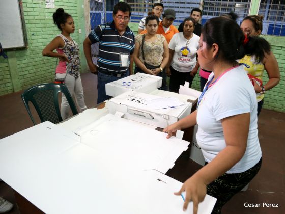 Trasladan material electoral a los centros de votación de todo el país