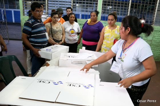 Trasladan material electoral a los centros de votación de todo el país