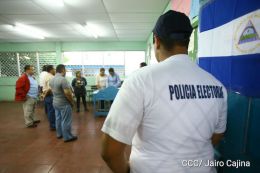 Población comienza a llegar a los centros de votación de todo el país