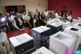 Invitados electorales visitan Centro de Cómputos del CSE