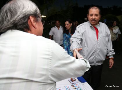 Daniel y Rosario ejercen su derecho al voto