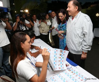Daniel y Rosario ejercen su derecho al voto