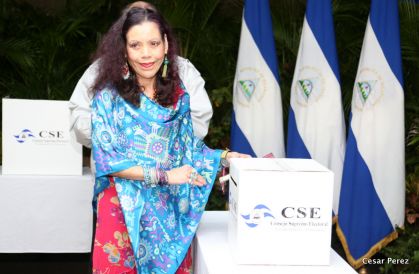 Daniel y Rosario ejercen su derecho al voto