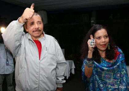 Daniel y Rosario ejercen su derecho al voto