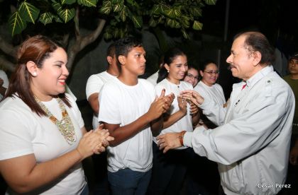 Daniel y Rosario ejercen su derecho al voto
