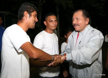 Daniel y Rosario ejercen su derecho al voto