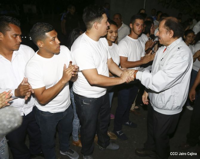 Daniel y Rosario ejercen su derecho al voto