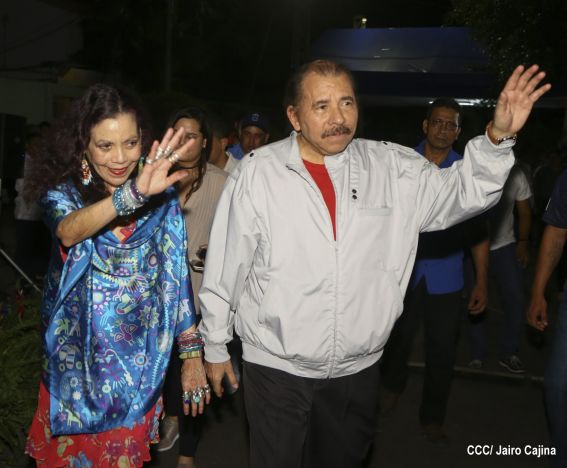 Daniel y Rosario ejercen su derecho al voto