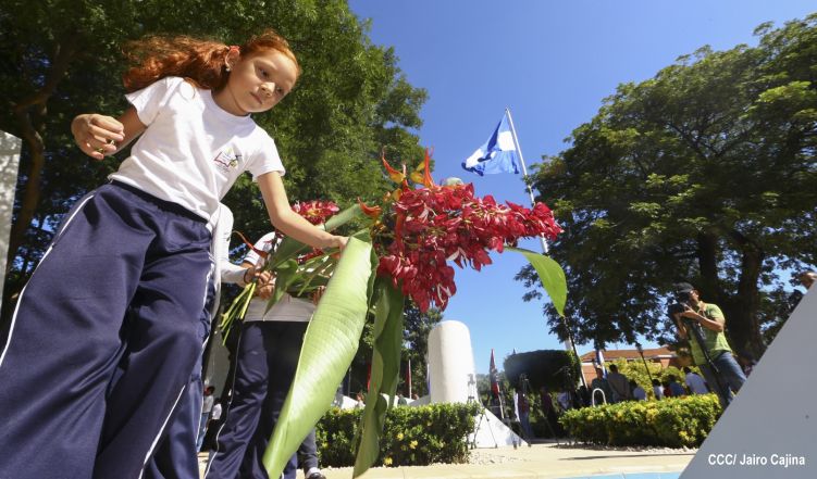 Una Flor para Carlos; 40 Aniversario del Tránsito a la Inmortalidad del Comandante Carlos Fonseca
