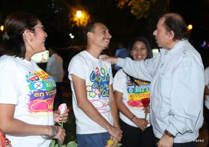 Daniel y Rosario conmemoran el 40 Aniversario del Tránsito a la Inmortalidad del Comandante Carlos Fonseca