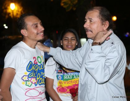 Daniel y Rosario conmemoran el 40 Aniversario del Tránsito a la Inmortalidad del Comandante Carlos Fonseca