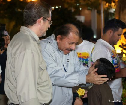 Daniel y Rosario conmemoran el 40 Aniversario del Tránsito a la Inmortalidad del Comandante Carlos Fonseca