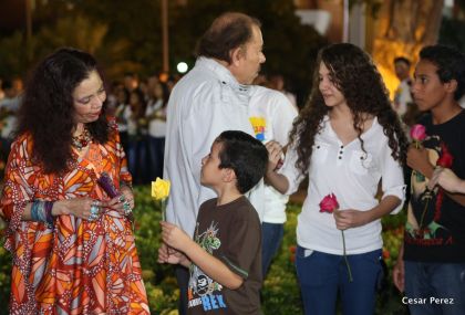 Daniel y Rosario conmemoran el 40 Aniversario del Tránsito a la Inmortalidad del Comandante Carlos Fonseca
