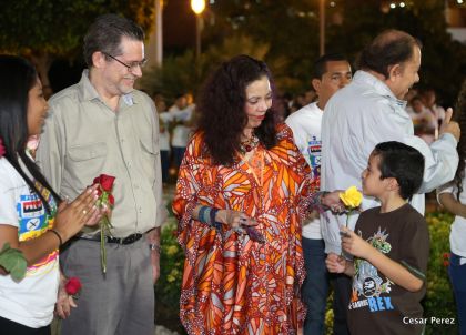 Daniel y Rosario conmemoran el 40 Aniversario del Tránsito a la Inmortalidad del Comandante Carlos Fonseca