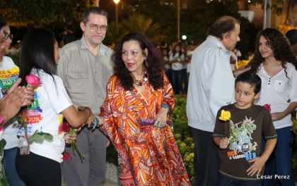 Daniel y Rosario conmemoran el 40 Aniversario del Tránsito a la Inmortalidad del Comandante Carlos Fonseca