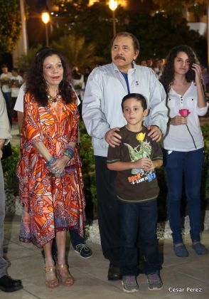 Daniel y Rosario conmemoran el 40 Aniversario del Tránsito a la Inmortalidad del Comandante Carlos Fonseca