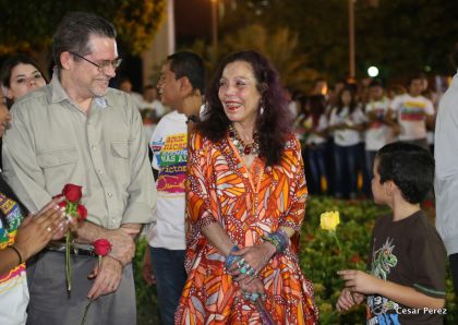 Daniel y Rosario conmemoran el 40 Aniversario del Tránsito a la Inmortalidad del Comandante Carlos Fonseca