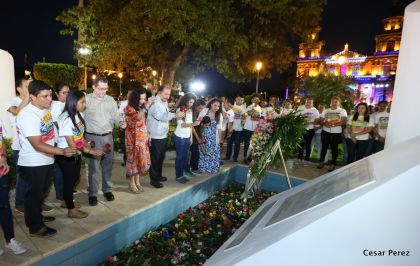 Daniel y Rosario conmemoran el 40 Aniversario del Tránsito a la Inmortalidad del Comandante Carlos Fonseca