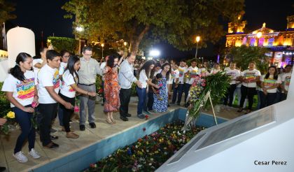 Daniel y Rosario conmemoran el 40 Aniversario del Tránsito a la Inmortalidad del Comandante Carlos Fonseca