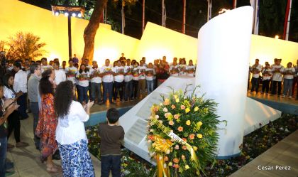 Daniel y Rosario conmemoran el 40 Aniversario del Tránsito a la Inmortalidad del Comandante Carlos Fonseca