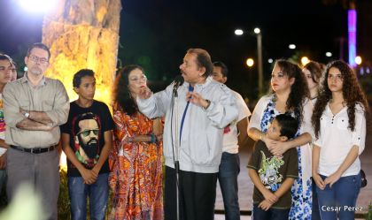 Daniel y Rosario conmemoran el 40 Aniversario del Tránsito a la Inmortalidad del Comandante Carlos Fonseca