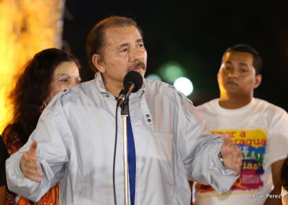 Daniel y Rosario conmemoran el 40 Aniversario del Tránsito a la Inmortalidad del Comandante Carlos Fonseca