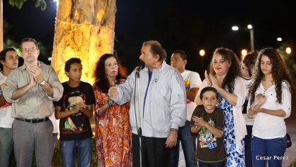 Daniel y Rosario conmemoran el 40 Aniversario del Tránsito a la Inmortalidad del Comandante Carlos Fonseca