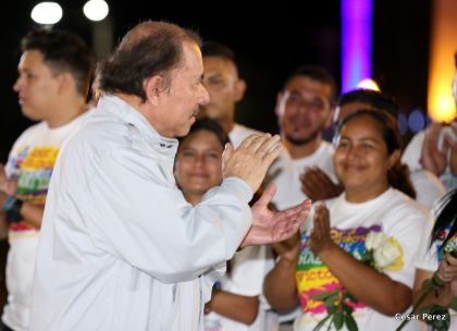 Daniel y Rosario conmemoran el 40 Aniversario del Tránsito a la Inmortalidad del Comandante Carlos Fonseca