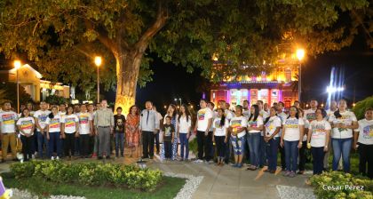 Daniel y Rosario conmemoran el 40 Aniversario del Tránsito a la Inmortalidad del Comandante Carlos Fonseca