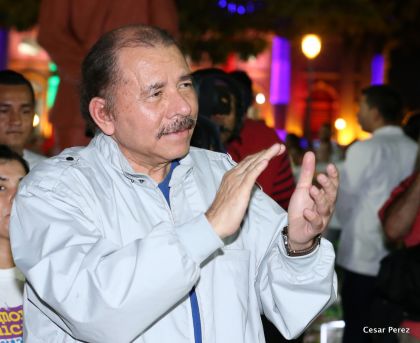 Daniel y Rosario conmemoran el 40 Aniversario del Tránsito a la Inmortalidad del Comandante Carlos Fonseca