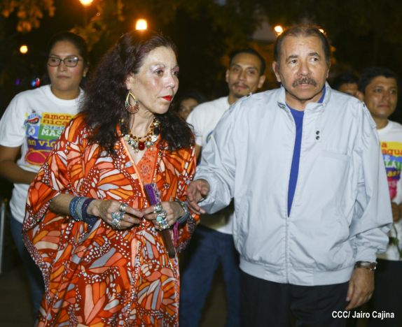 Daniel y Rosario conmemoran el 40 Aniversario del Tránsito a la Inmortalidad del Comandante Carlos Fonseca