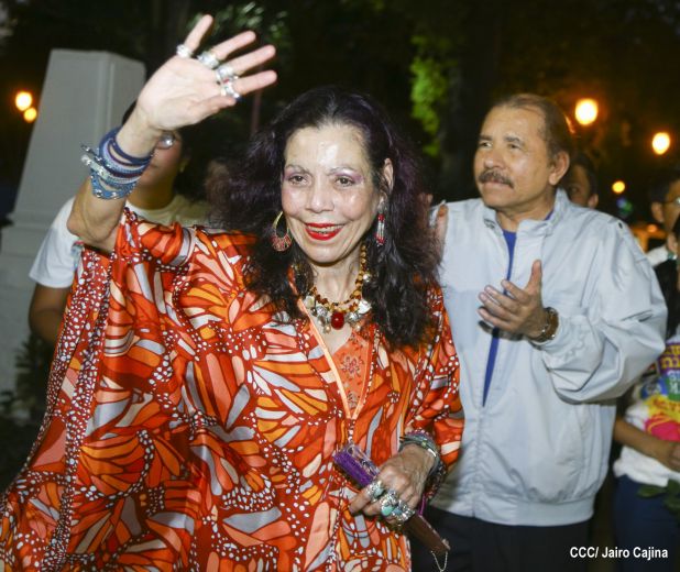 Daniel y Rosario conmemoran el 40 Aniversario del Tránsito a la Inmortalidad del Comandante Carlos Fonseca