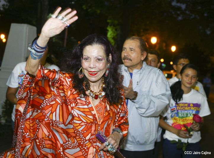 Daniel y Rosario conmemoran el 40 Aniversario del Tránsito a la Inmortalidad del Comandante Carlos Fonseca