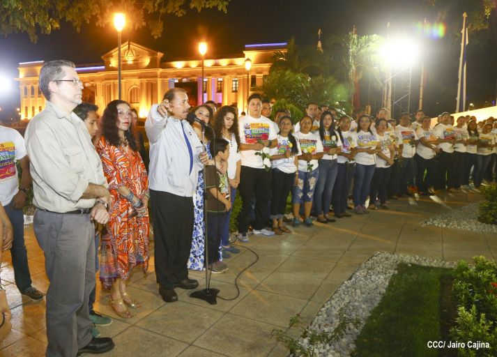 Daniel y Rosario conmemoran el 40 Aniversario del Tránsito a la Inmortalidad del Comandante Carlos Fonseca