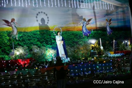 Altares a la Purísima en la Avenida de Bolívar a Chávez