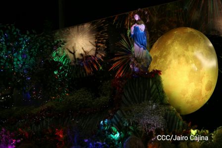 Altares a la Purísima en la Avenida de Bolívar a Chávez